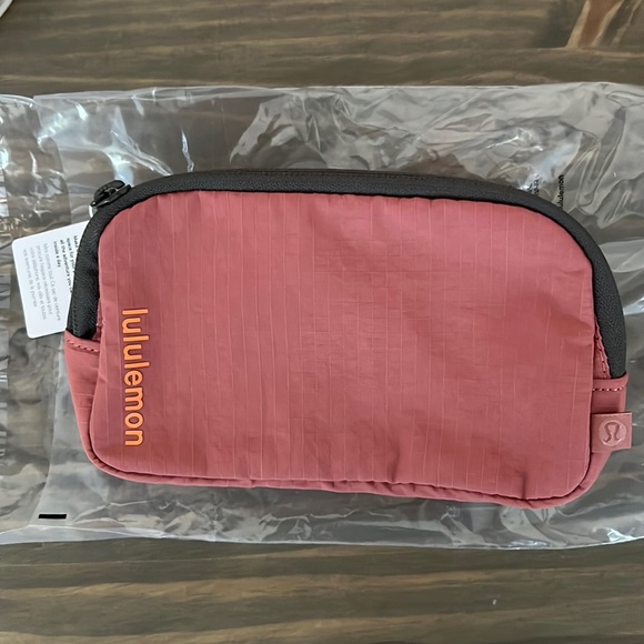 Lululemon Mini Belt Bag in Brier Rose - Picture 4 of 7